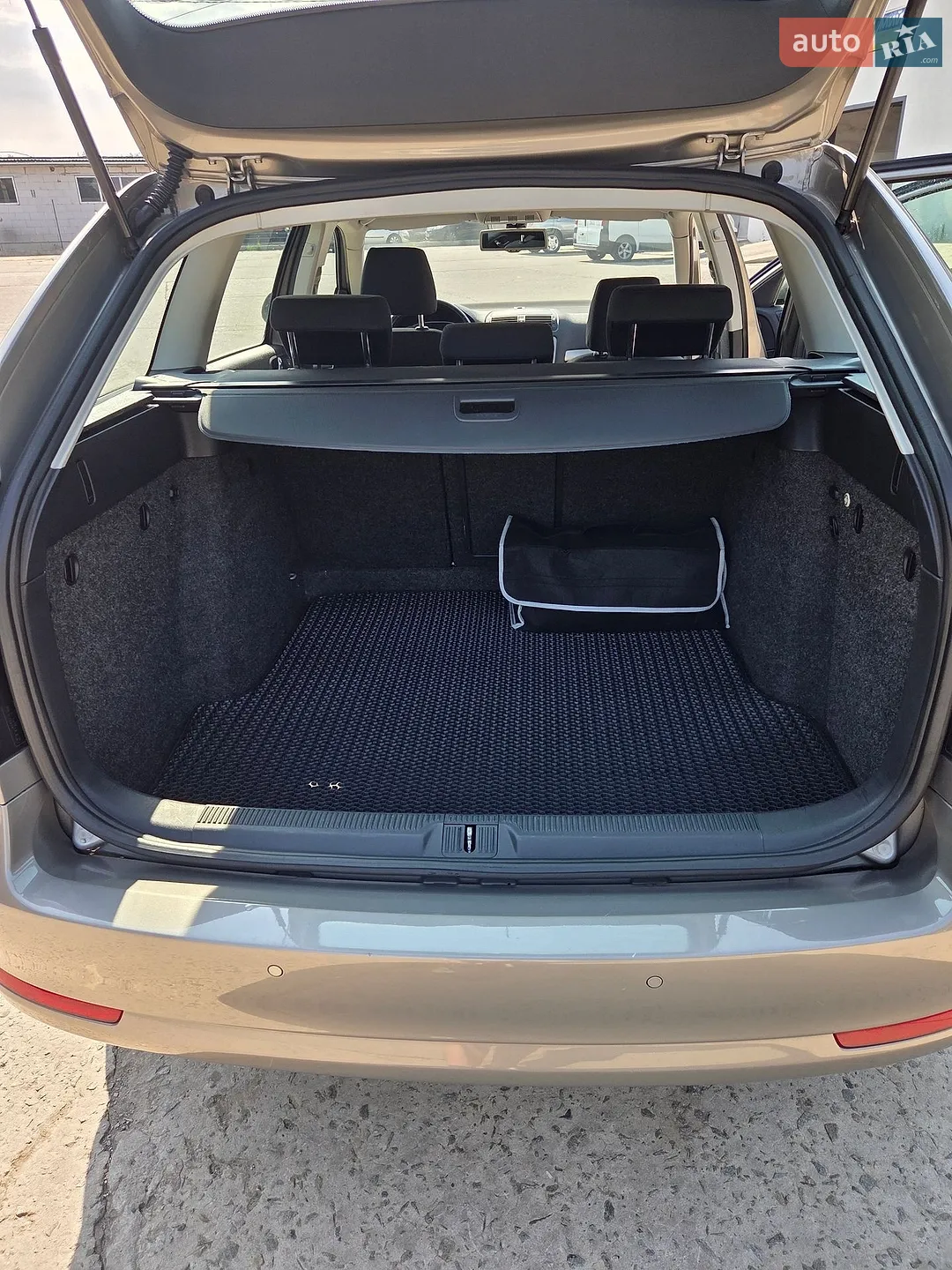 2010 Skoda Octavia - мініатюра 13