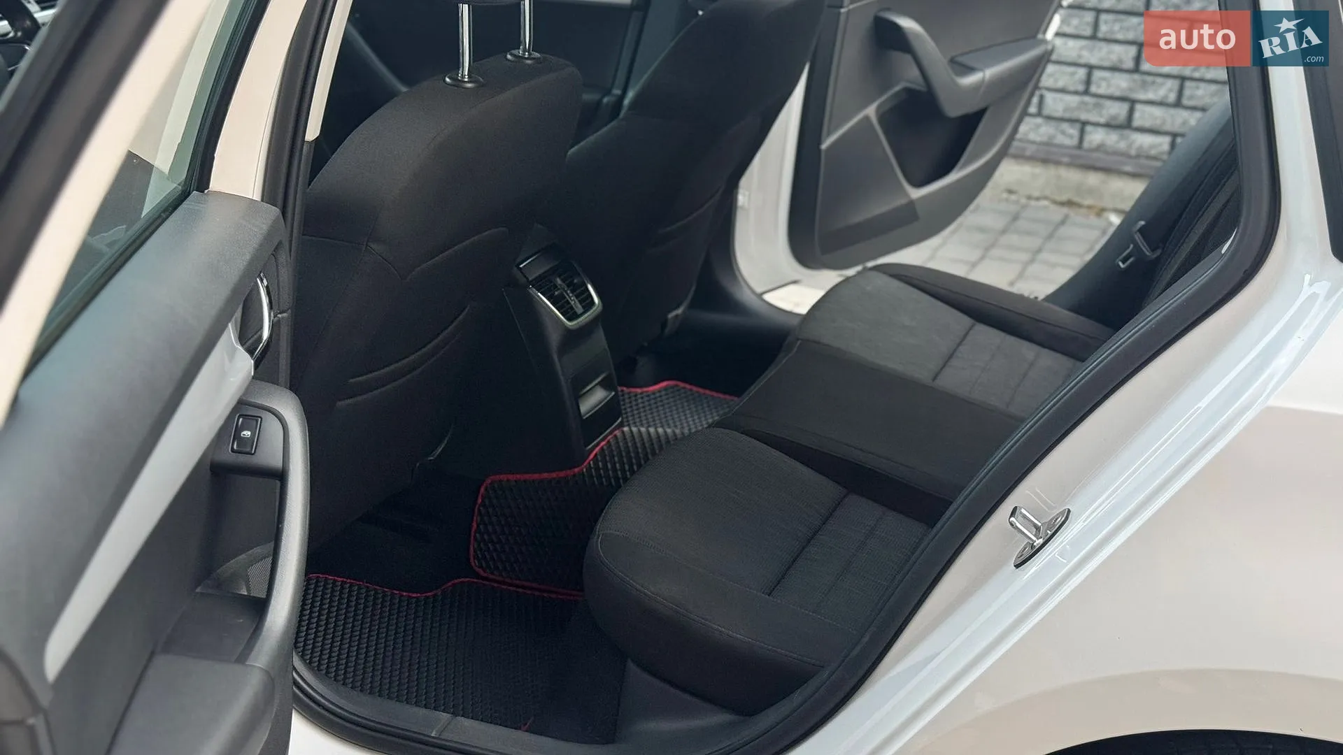2016 Skoda Octavia - мініатюра 16