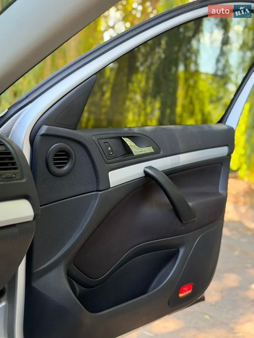 2010 Skoda Octavia - мініатюра 14