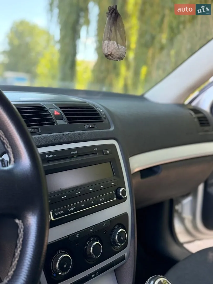 2010 Skoda Octavia - мініатюра 15