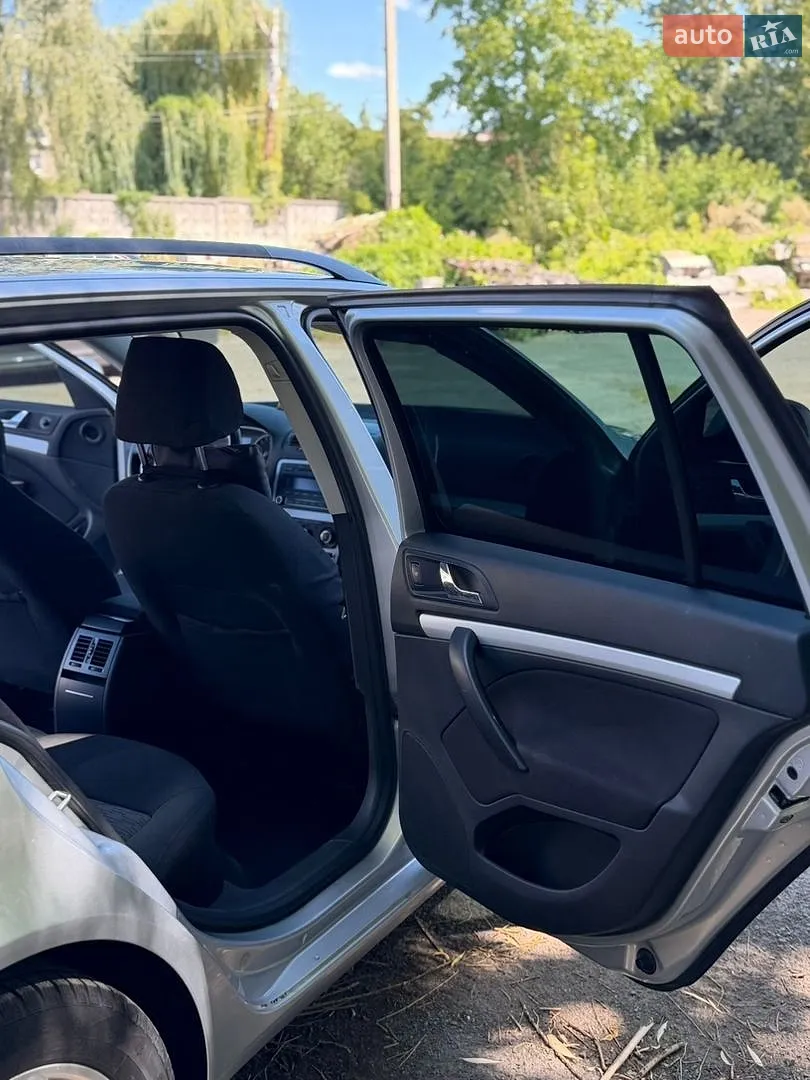 2010 Skoda Octavia - мініатюра 17