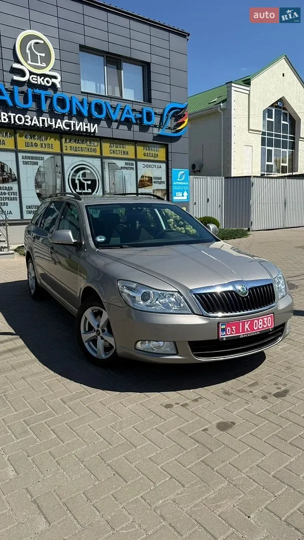 2010 Skoda Octavia - мініатюра 2