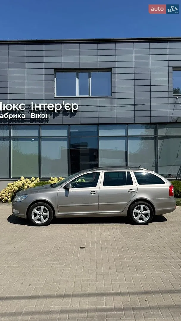 2010 Skoda Octavia - мініатюра 3