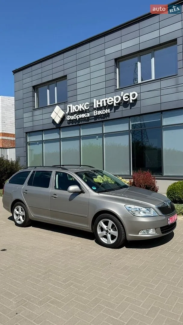 2010 Skoda Octavia - мініатюра 5