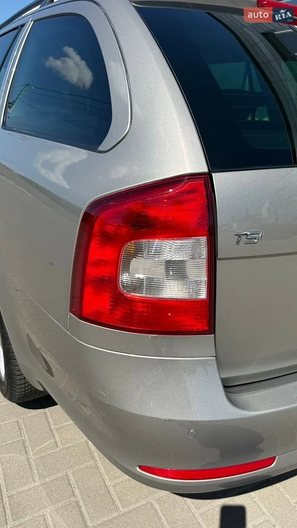 2010 Skoda Octavia - мініатюра 8
