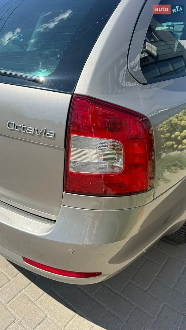 2010 Skoda Octavia - мініатюра 9