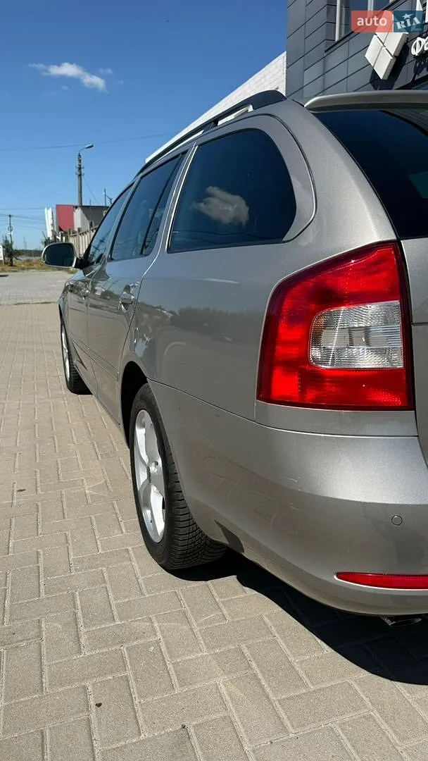 2010 Skoda Octavia - мініатюра 11