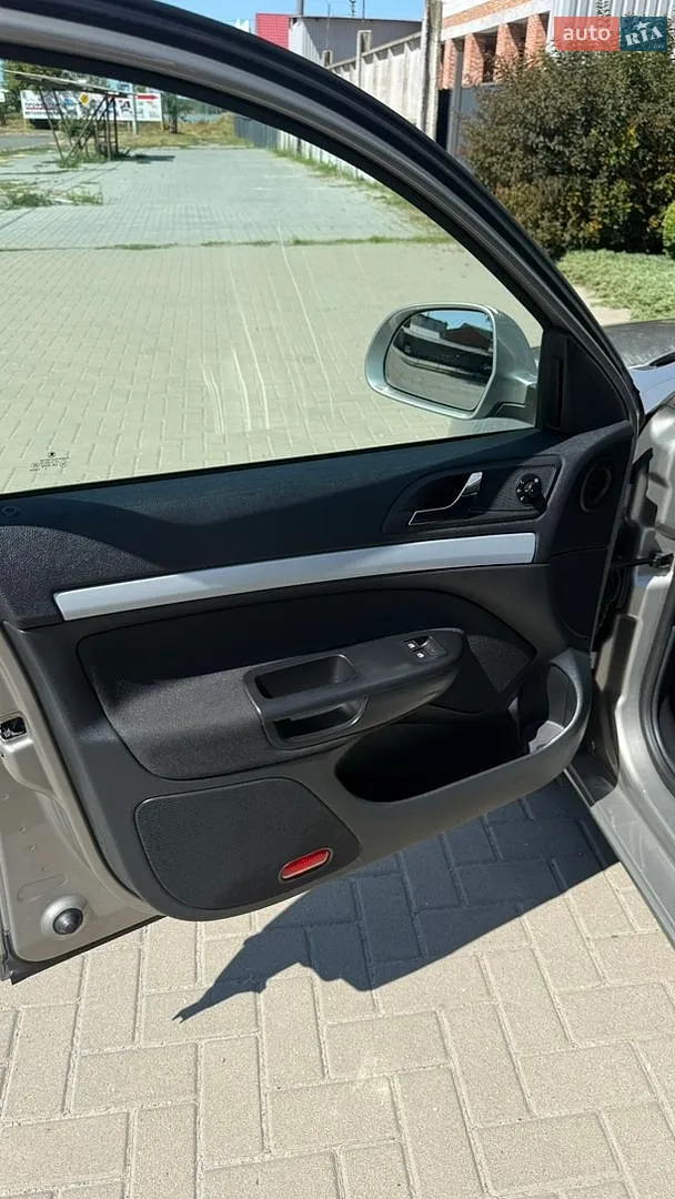 2010 Skoda Octavia - мініатюра 18