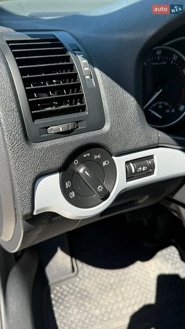 2010 Skoda Octavia - мініатюра 19