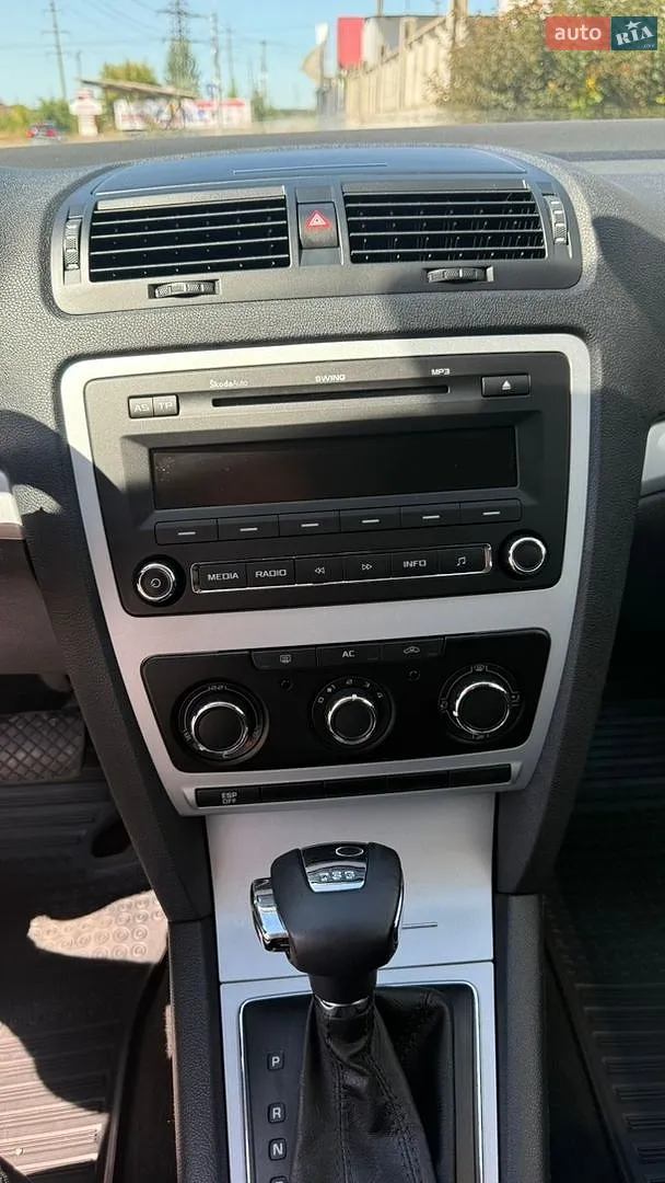 2010 Skoda Octavia - мініатюра 26