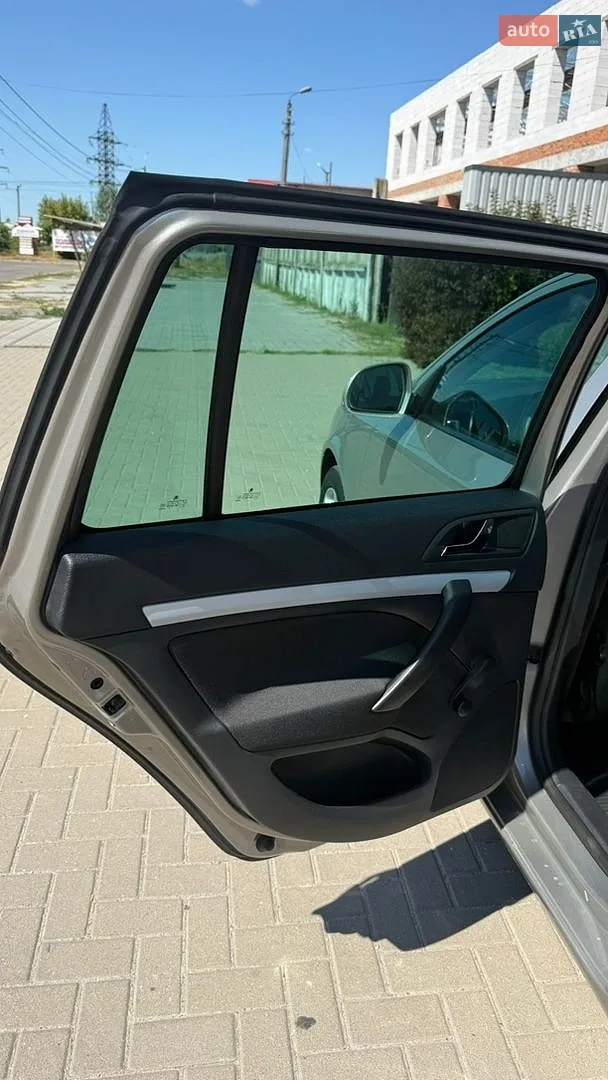 2010 Skoda Octavia - мініатюра 30