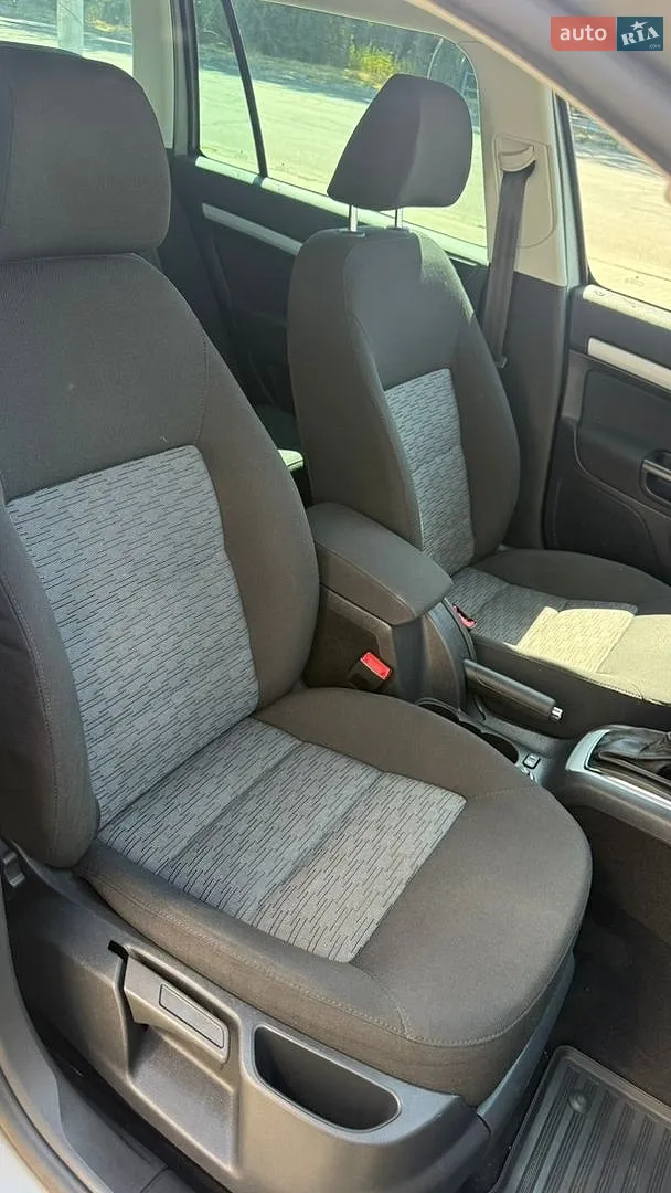 2010 Skoda Octavia - мініатюра 38