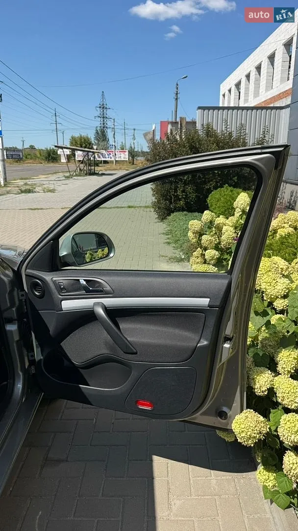 2010 Skoda Octavia - мініатюра 41