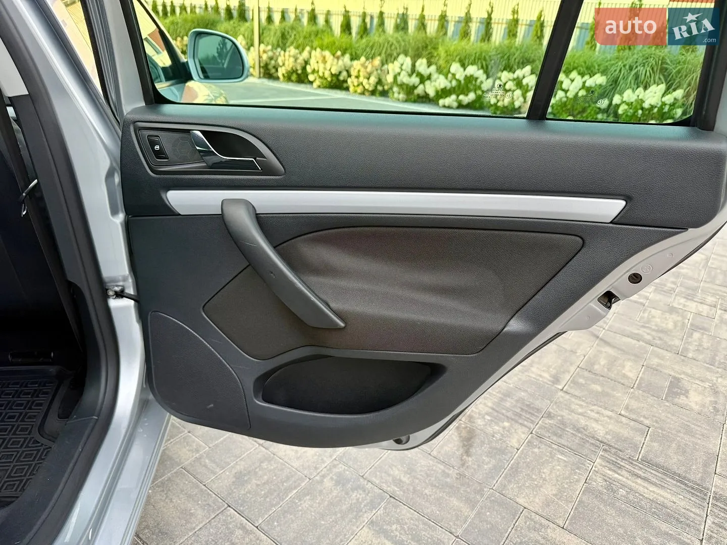 2011 Skoda Octavia - мініатюра 48
