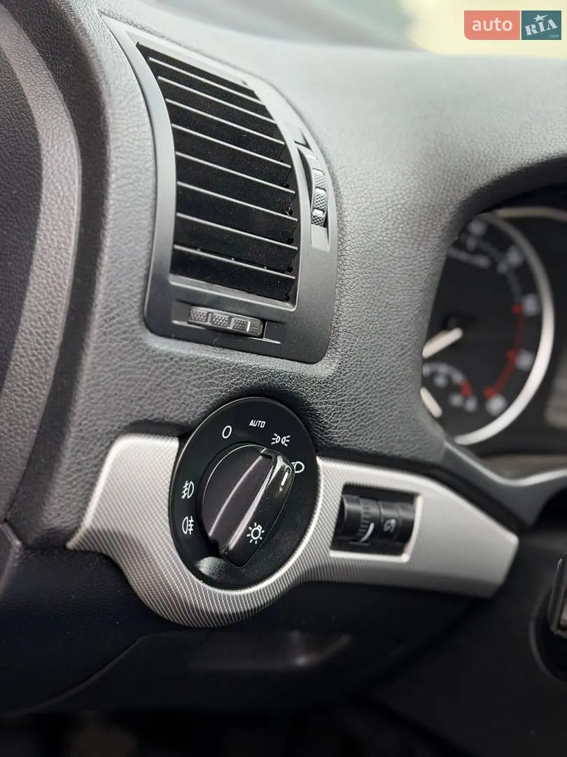2010 Skoda Octavia - мініатюра 64