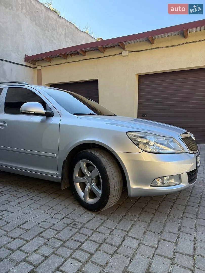 2010 Skoda Octavia - мініатюра 2