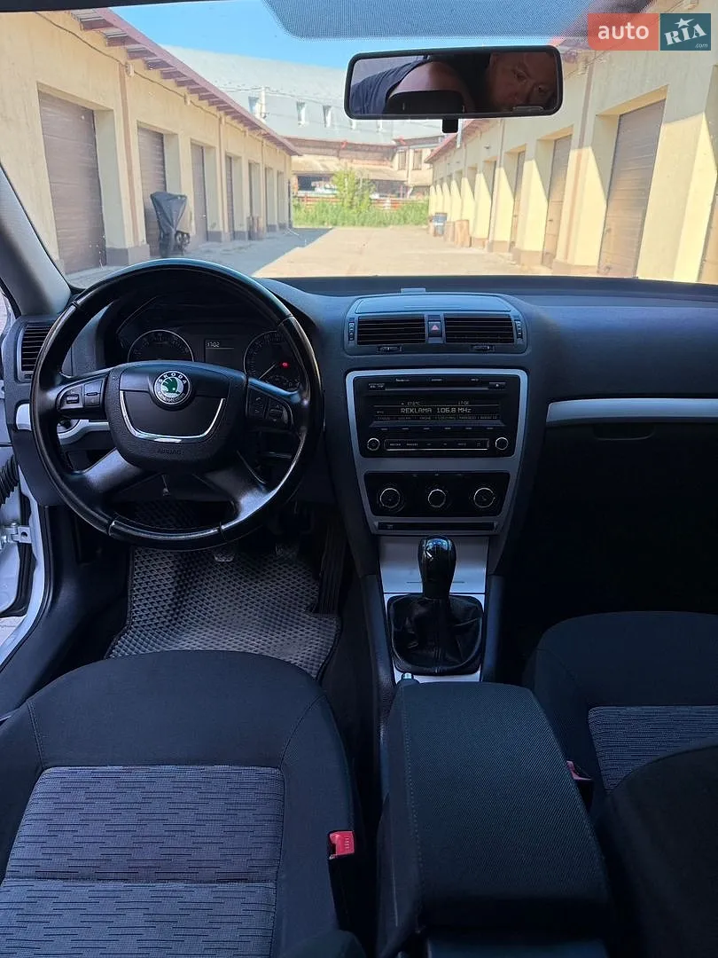 2010 Skoda Octavia - мініатюра 21