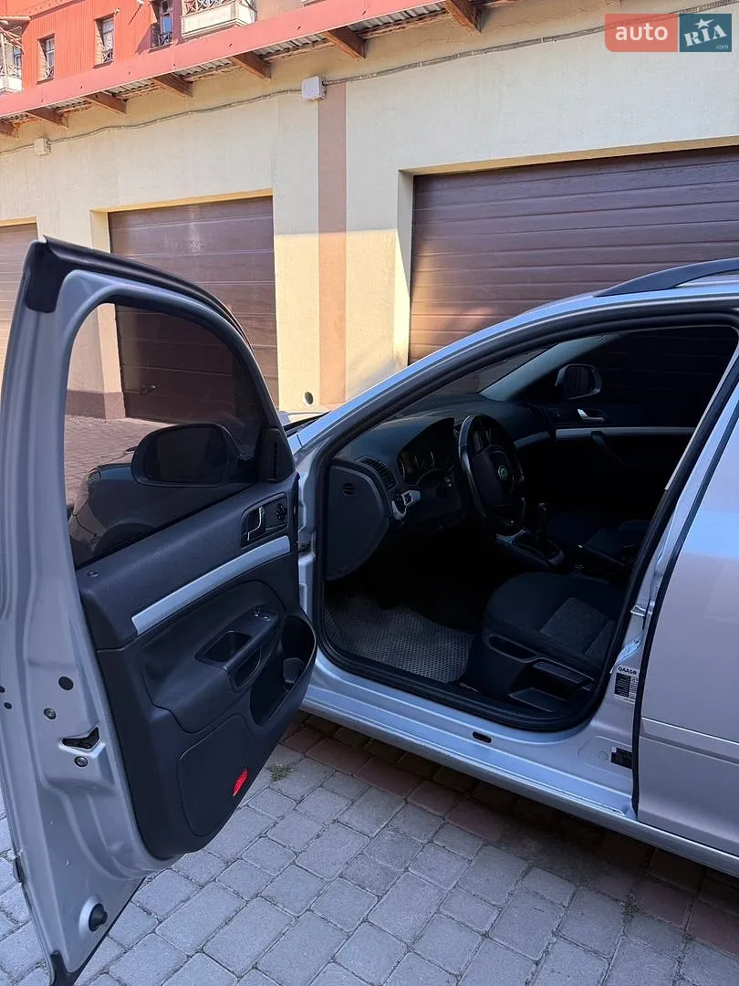 2010 Skoda Octavia - мініатюра 23