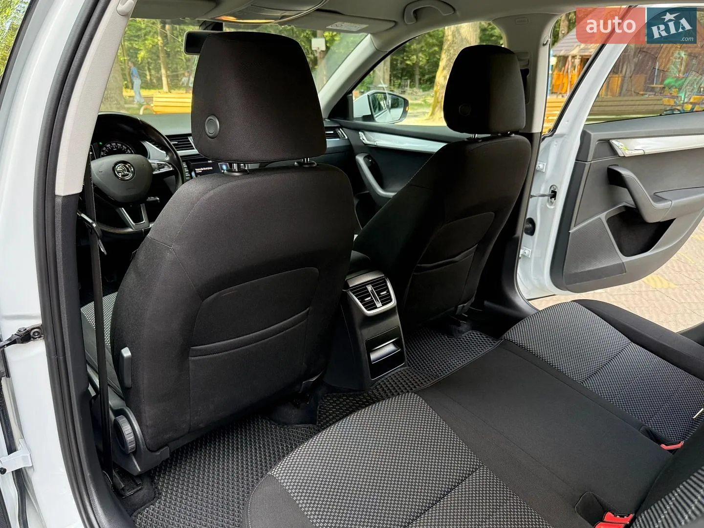 2016 Skoda Octavia - мініатюра 172
