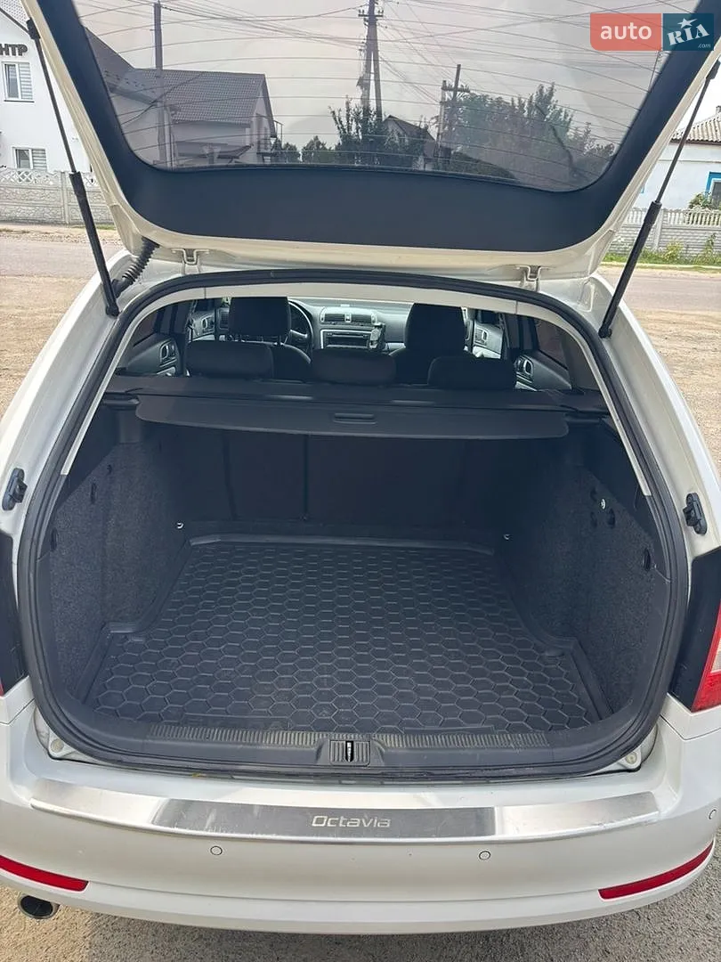 2011 Skoda Octavia - мініатюра 9