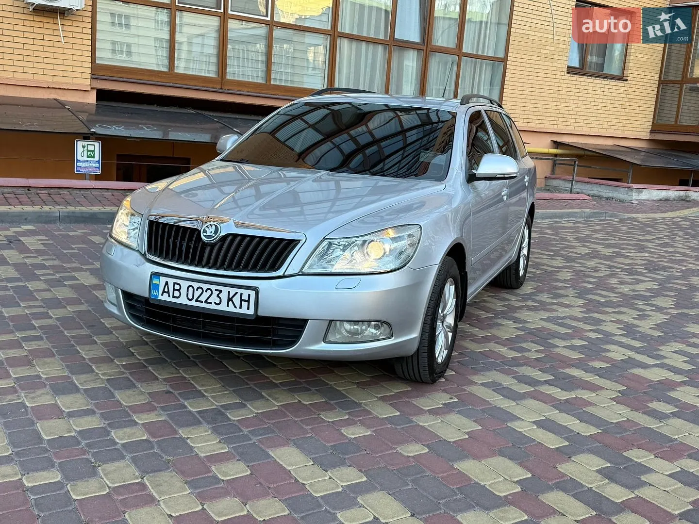 2010 Skoda Octavia - мініатюра 2