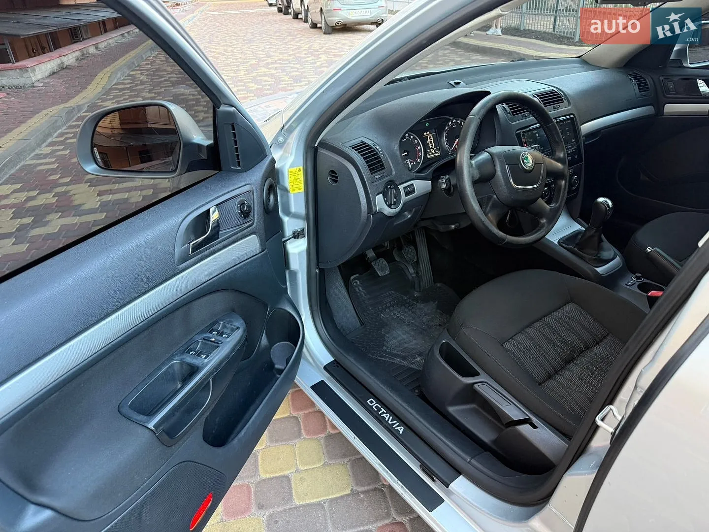 2010 Skoda Octavia - мініатюра 12
