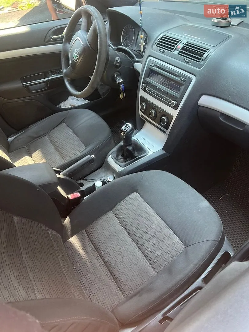 2010 Skoda Octavia - мініатюра 4