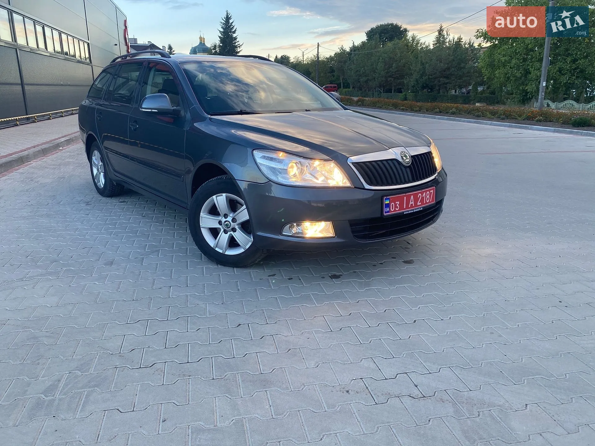 2010 Skoda Octavia - мініатюра 2