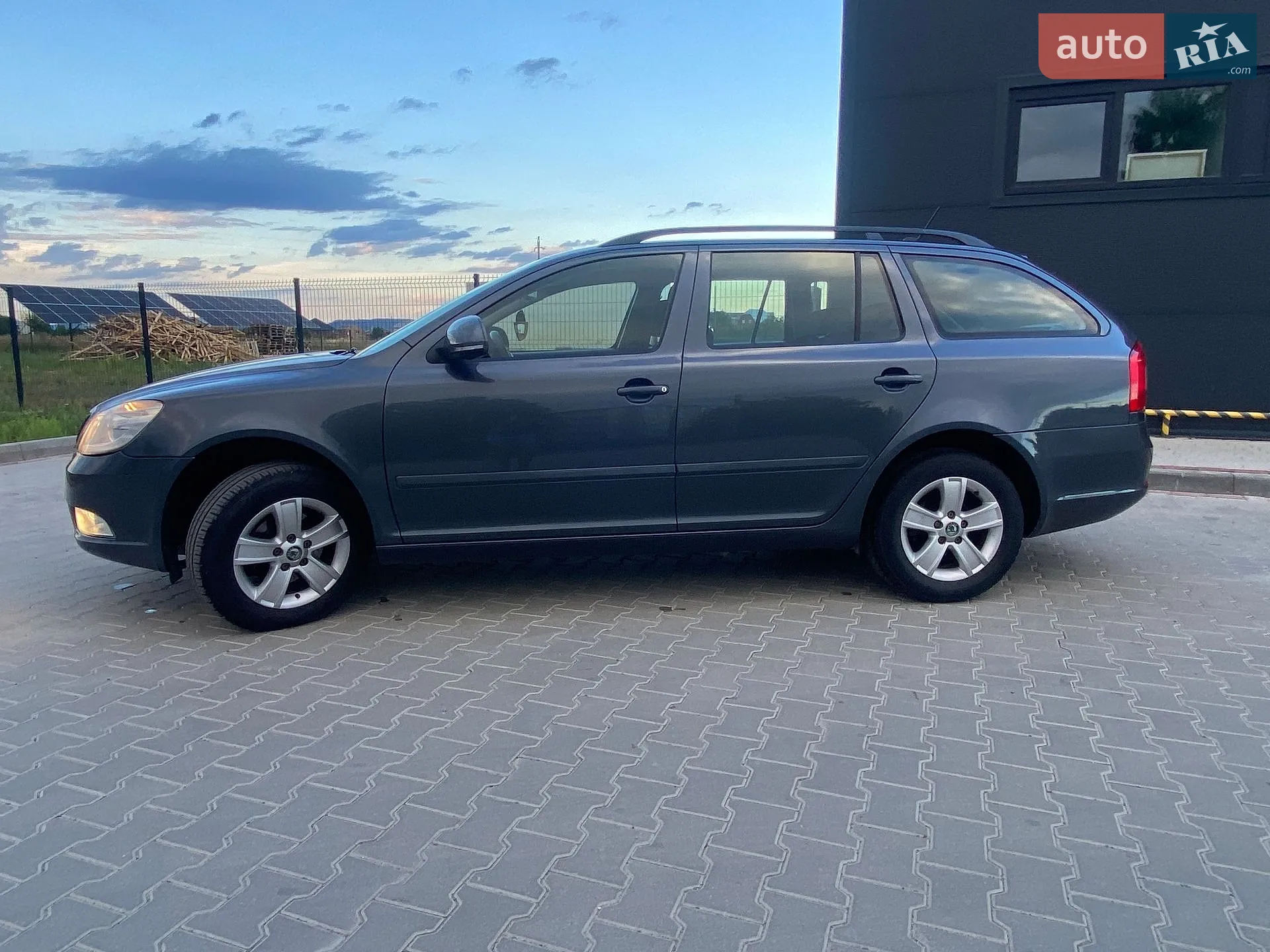 2010 Skoda Octavia - мініатюра 12