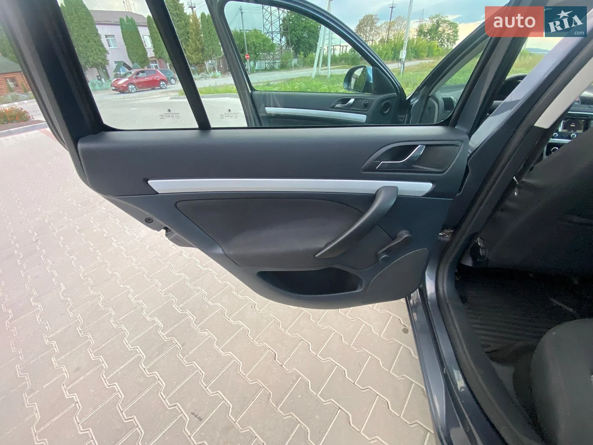 2010 Skoda Octavia - мініатюра 28