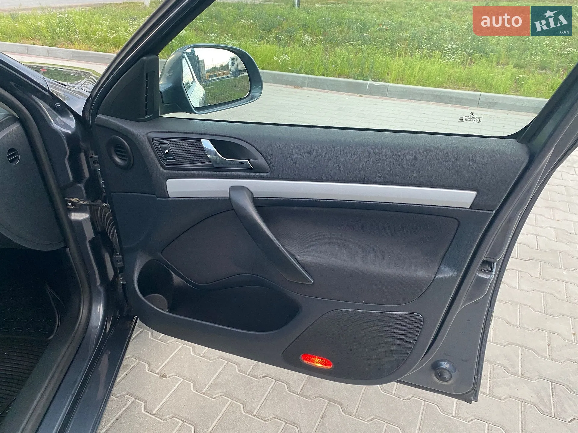 2010 Skoda Octavia - мініатюра 42