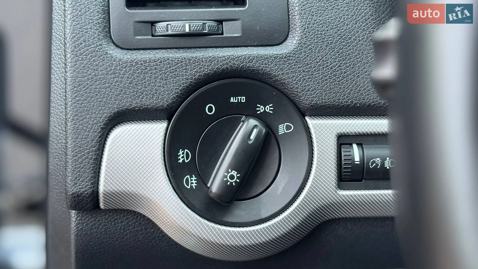 2010 Skoda Octavia - мініатюра 18