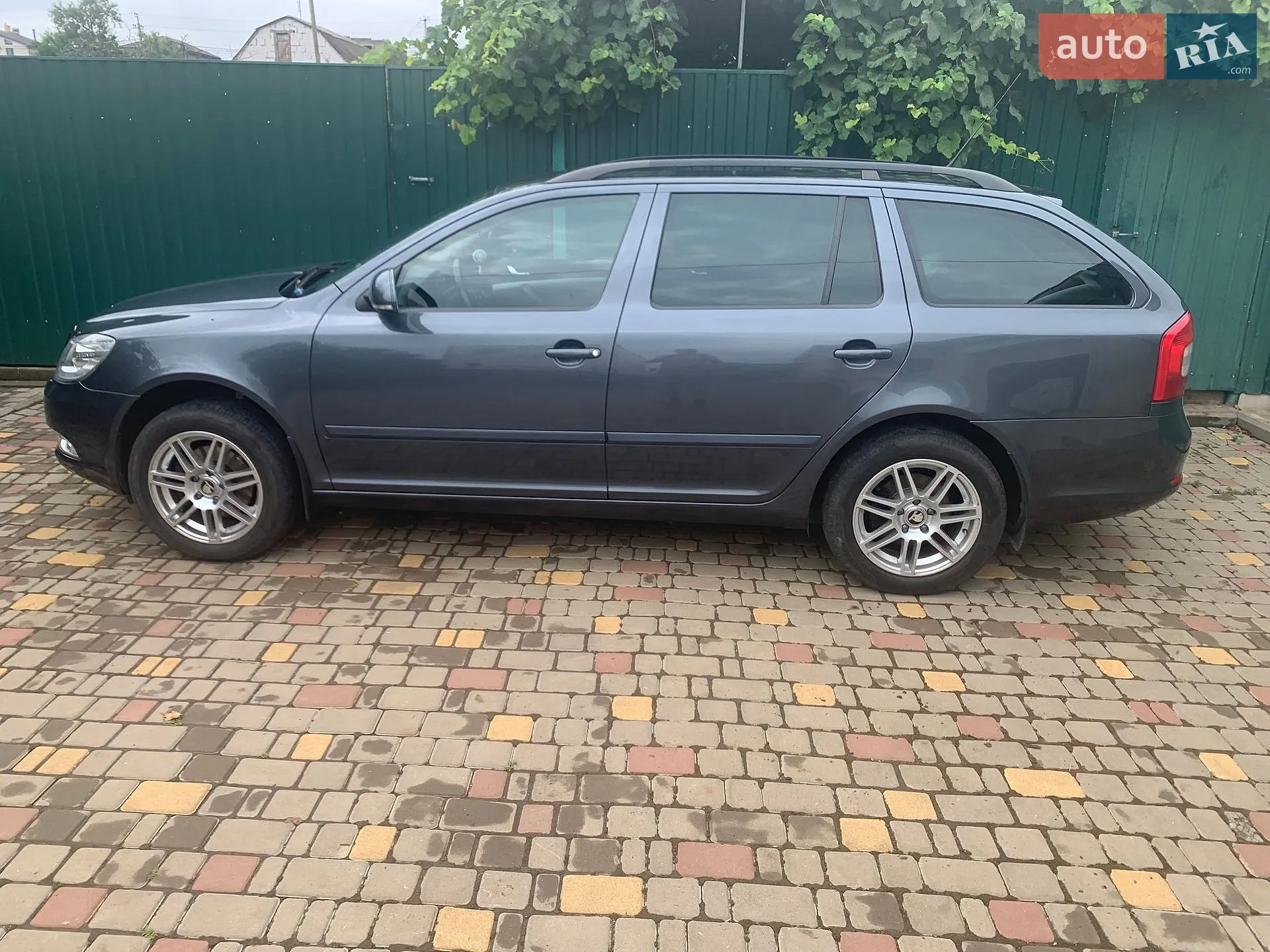 2010 Skoda Octavia - мініатюра 2