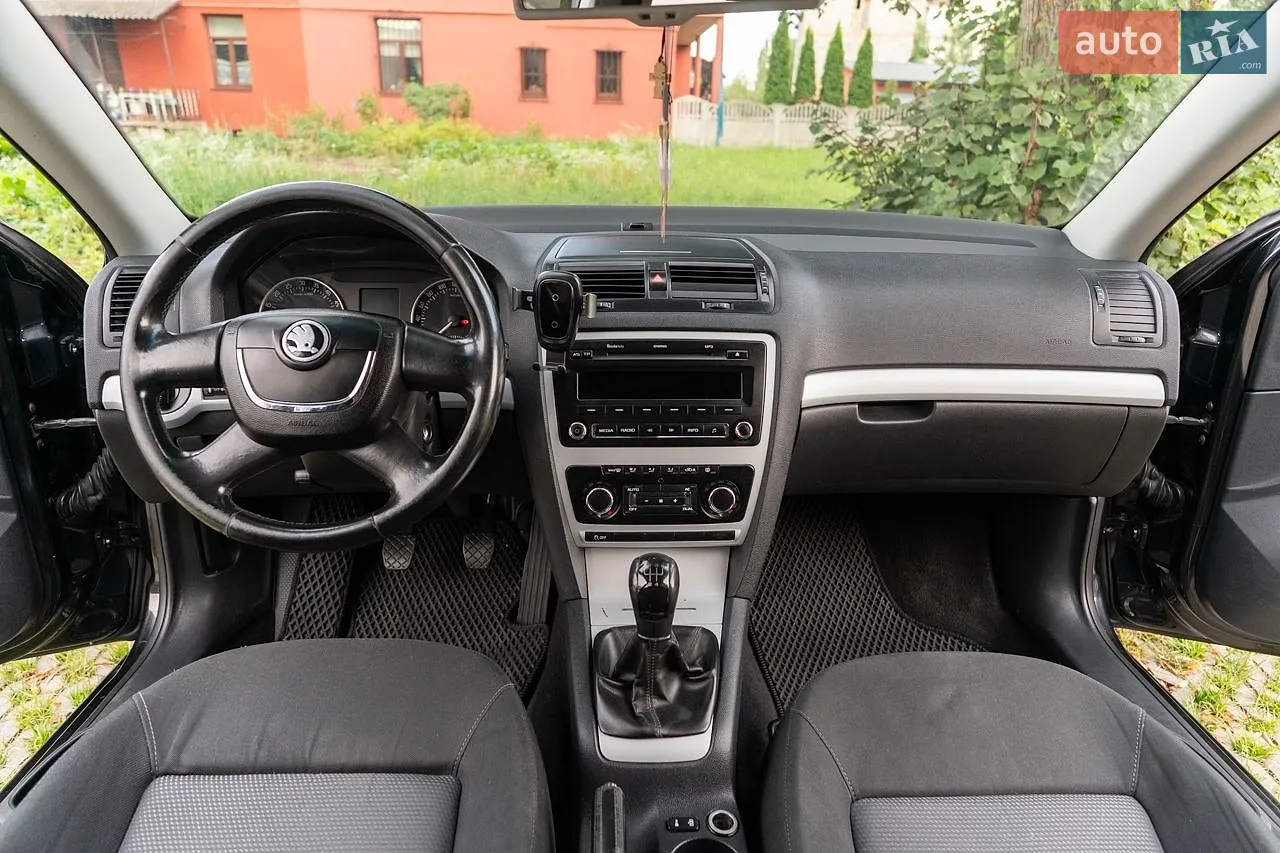 2010 Skoda Octavia - мініатюра 12