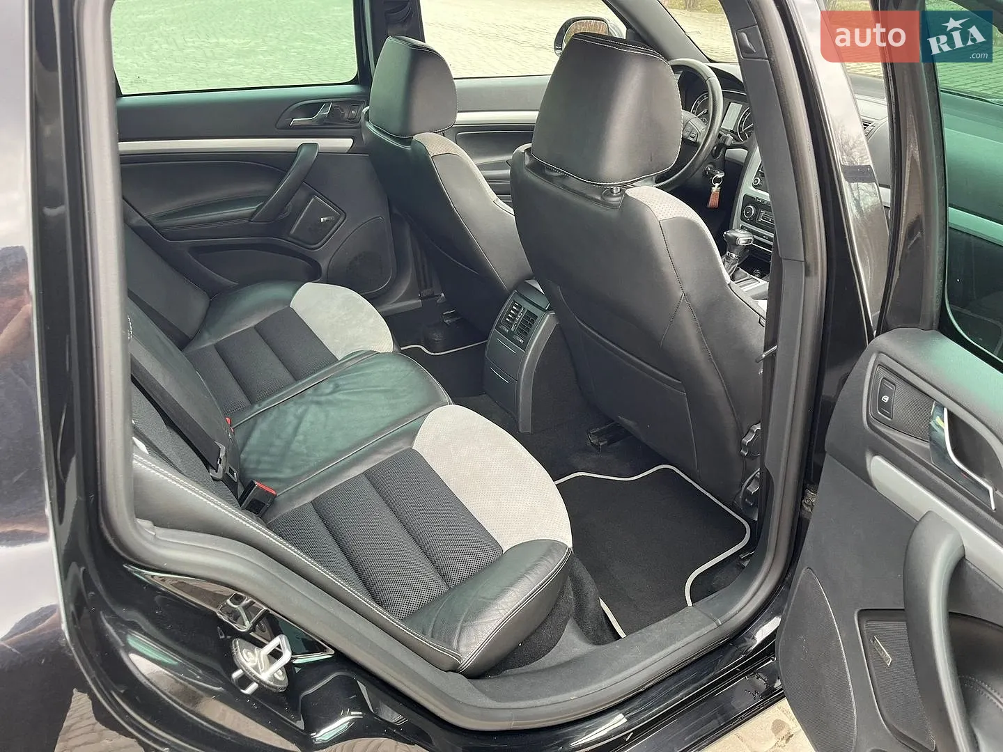 2010 Skoda Octavia - мініатюра 17