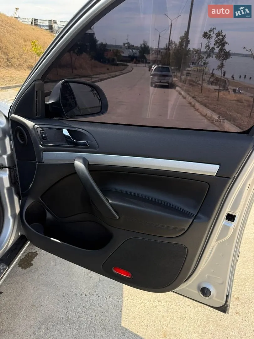 2011 Skoda Octavia - мініатюра 12