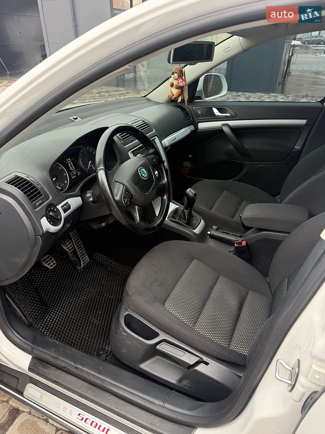 2010 Skoda Octavia - мініатюра 7