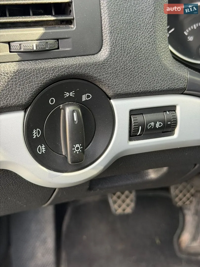 2010 Skoda Octavia - мініатюра 22