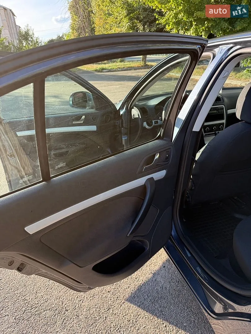 2010 Skoda Octavia - мініатюра 21