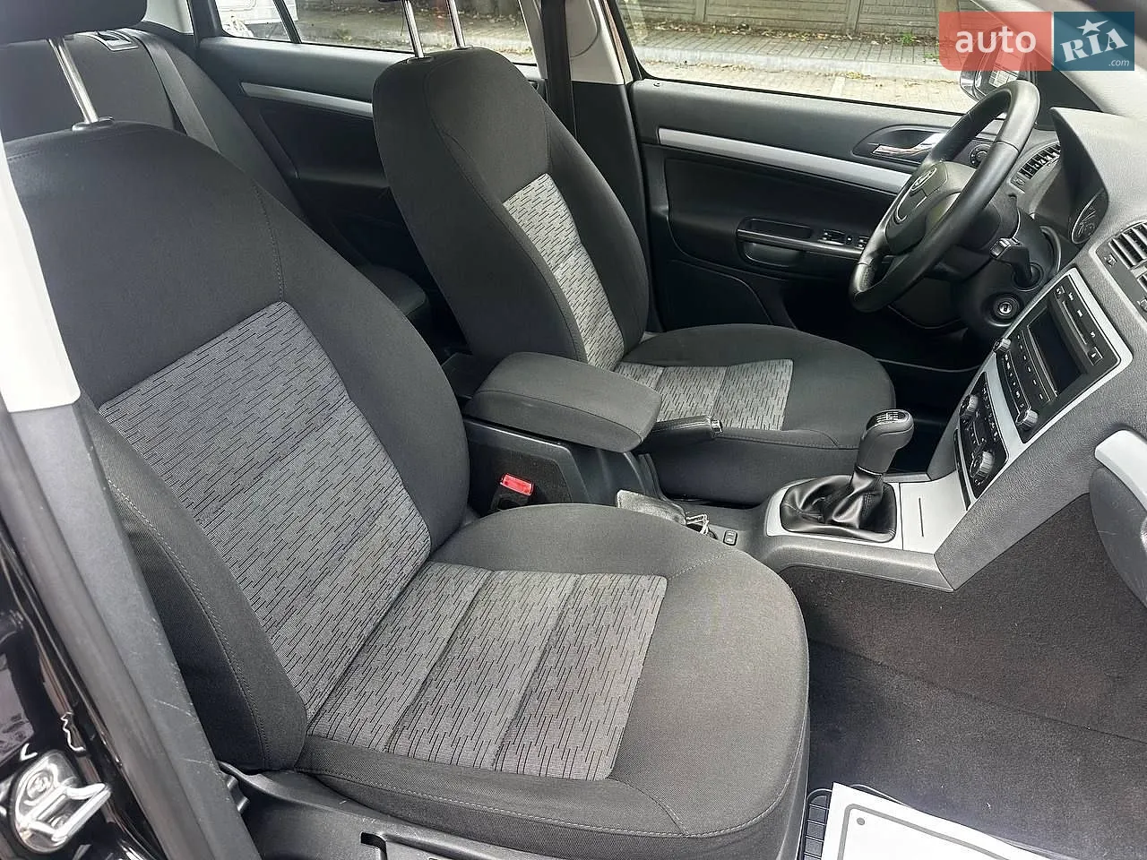 2010 Skoda Octavia - мініатюра 26