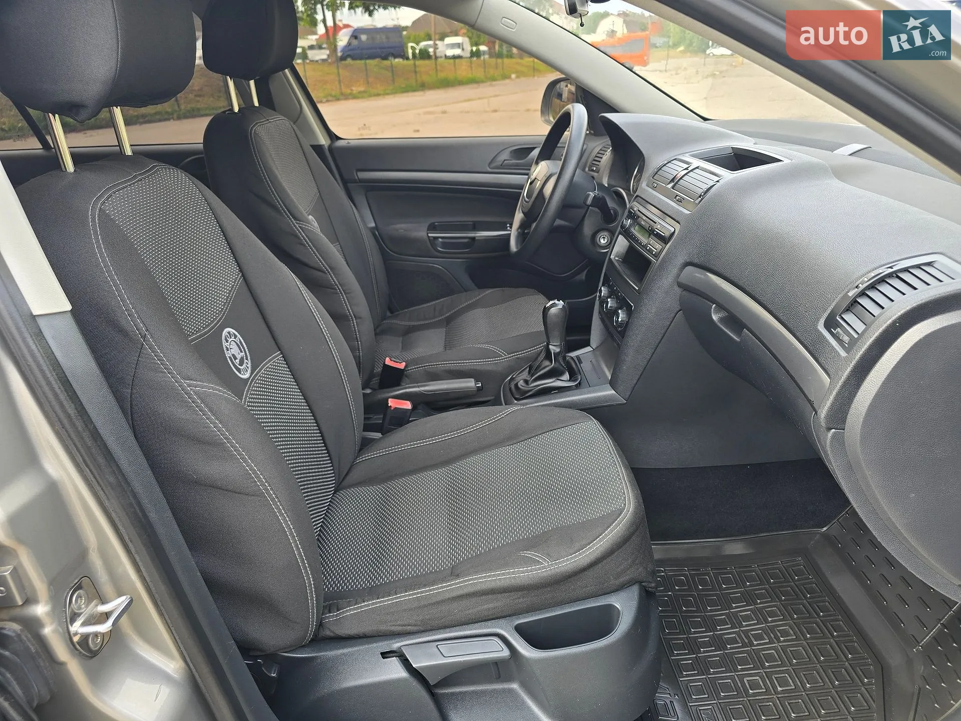 2010 Skoda Octavia - мініатюра 47