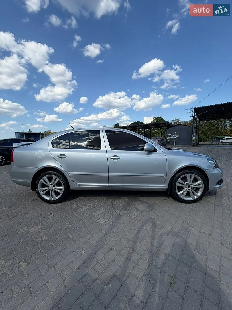 2010 Skoda Octavia - мініатюра 2