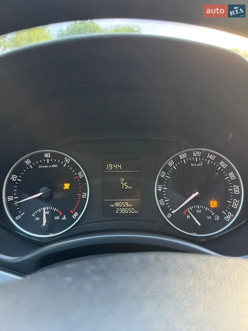 2010 Skoda Octavia - мініатюра 41