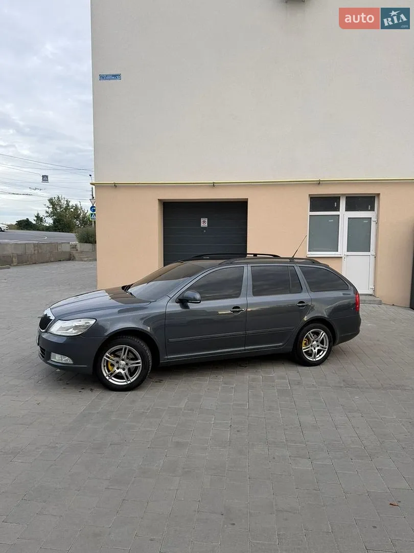 2010 Skoda Octavia - мініатюра 3