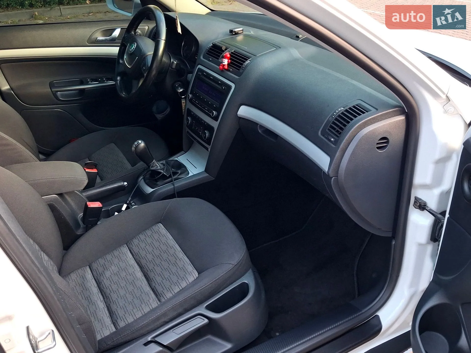 2010 Skoda Octavia - мініатюра 21