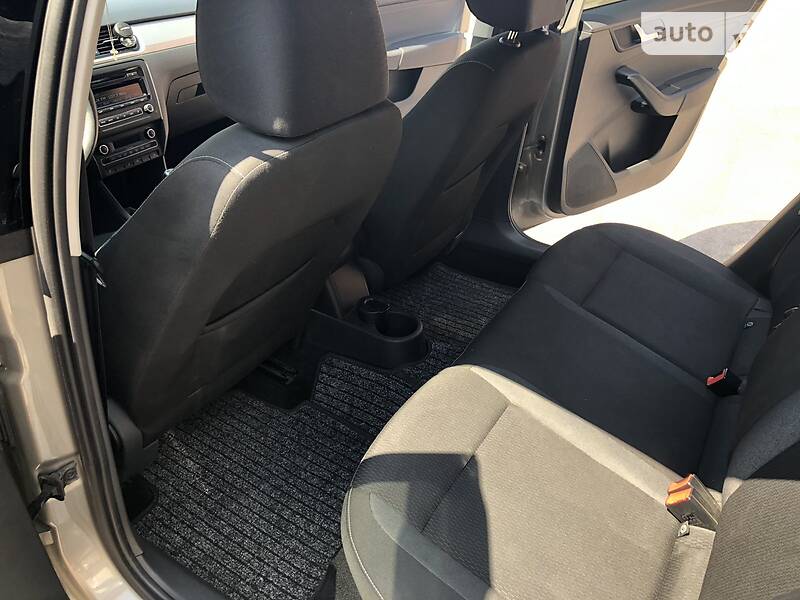 Лифтбек Skoda Rapid 2013 в Житомире фото 14 Лифтбек Skoda Rapid 2013 в Житомире