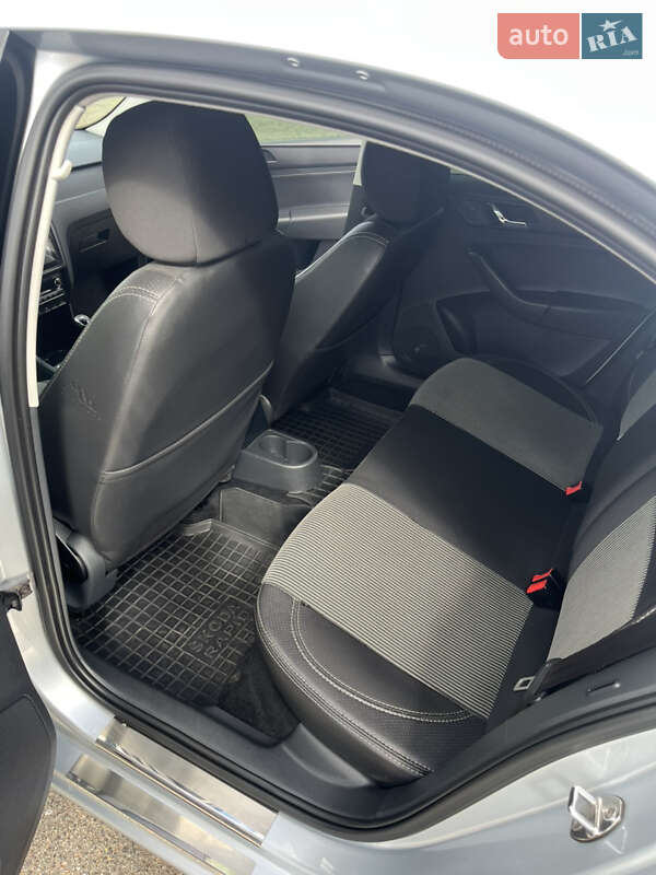 Ліфтбек Skoda Rapid 2013 в Києві