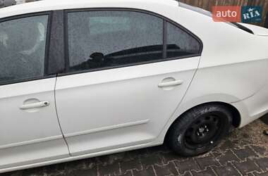 Лифтбек Skoda Rapid 2012 в 