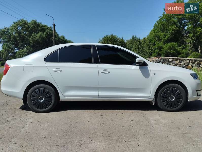 Лифтбек Skoda Rapid 2015 в Ромнах