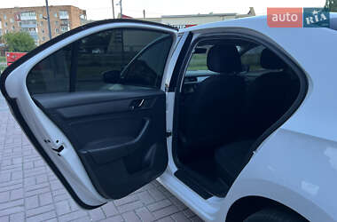 Лифтбек Skoda Rapid 2015 в 